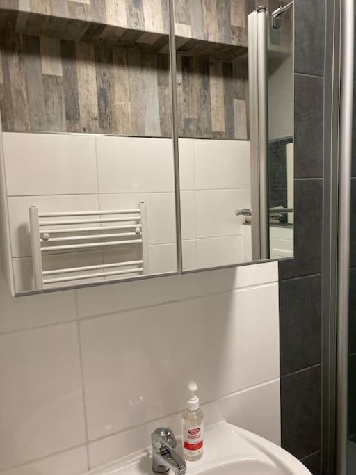 Toll Apartment Am Rhein Netflix Internet 1000 Mbits, Free Parking Дуйсбург Екстериор снимка